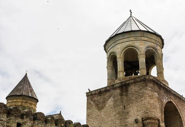Kloktoren Bij Ingang Van Binnenplaats Van Svetitskhoveli Kerk Georgië — Stockfoto