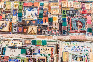 Tiflis tiyatrosu Rezo Gabriadze 'nin duvarındaki mozaik. Tiflis, Gürcistan