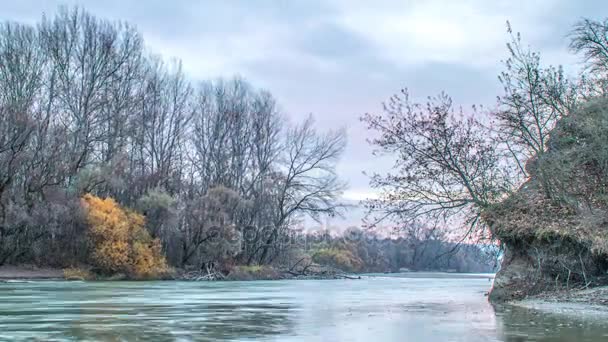 Beau coucher de soleil sur la rivière. La rivière Kuban. Russie — Video