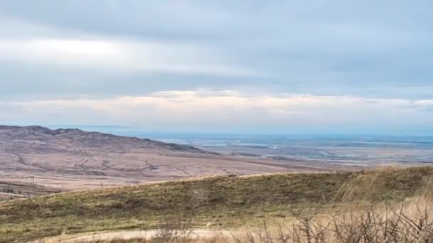 Vale do outono nas montanhas do Cáucaso, Strizhament. Norte do Cáucaso. Rússia — Vídeo de Stock