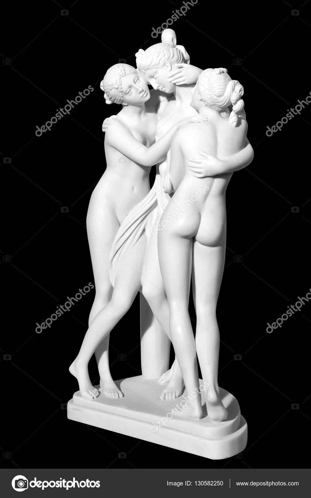 скульптуры голых людей