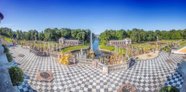 Pertergof, Saint-Petersburg, Rusya 'da büyük şelale.