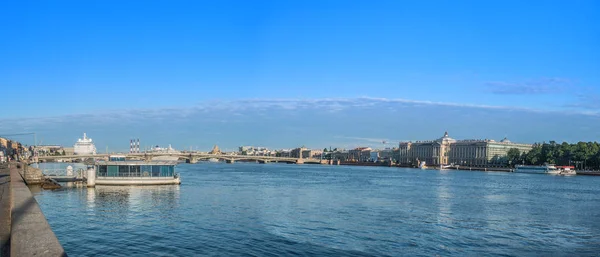 El puente Blagoveshchensky (Anunciación) en San Petersburgo, Ru —  Fotos de Stock