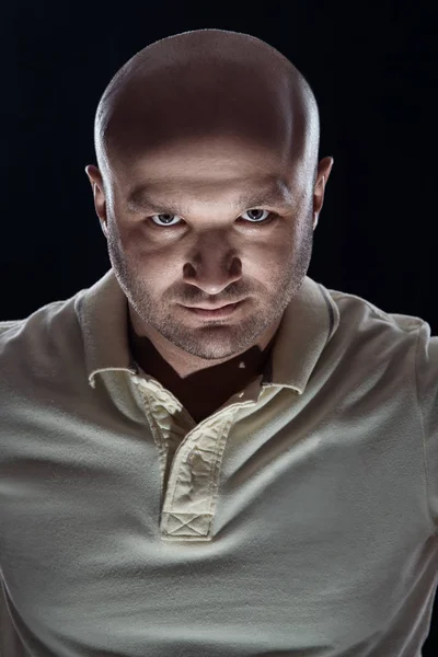 Brutální portrét holohlavý muž štětiny — Stock fotografie