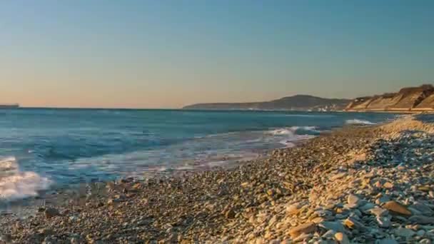 Coucher de soleil sur la côte de la mer Noire — Video