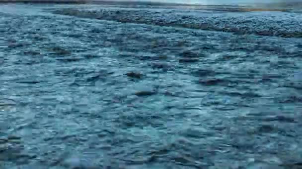 水的涟漪。水的表面. — 图库视频影像