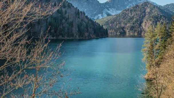 Lake Ritsa and the Caucasus mountains in Abkhazia — Stock Video