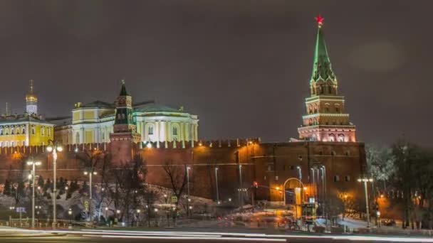 Вид на Московский Кремль в зимнюю ночь. Россия — стоковое видео
