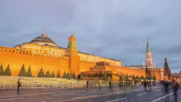 Vista notturna della Piazza Rossa di Mosca, del Mausoleo di Lenin e dell'edificio del governo russo — Video Stock