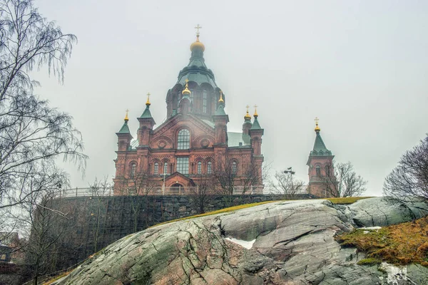 Uspenski cathedral on rock in Finnish capital Helsinki — Stock Photo, Image