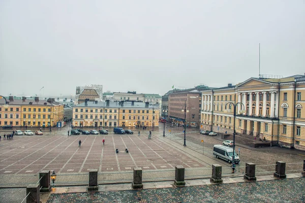 Helsinki, Finnland - 28. Januar 2017: Senatsplatz — Stockfoto