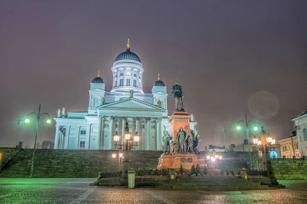 Helsinki katedrális és az emlékmű a Alexander Ii, Finnország — Stock Fotó