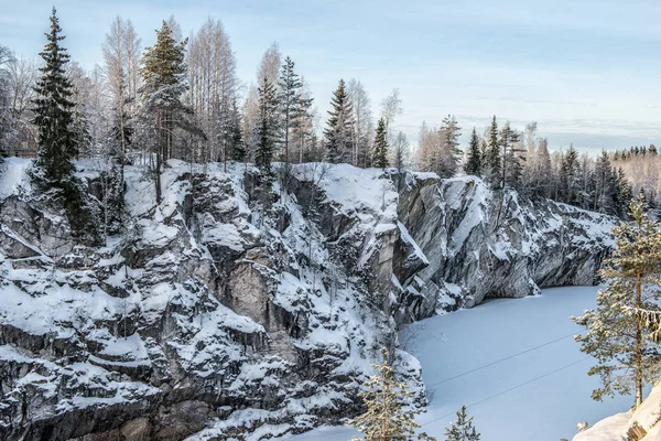 Pedreira de mármore Ruskeala, Carélia, Rússia — Fotografia de Stock