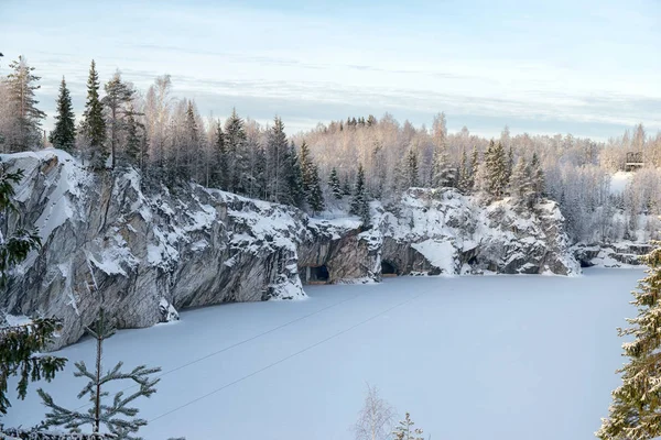 Pedreira de mármore Ruskeala, Carélia, Rússia — Fotografia de Stock