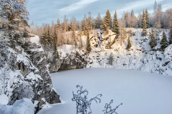 Ruskeala mramorová lom, Karelia, Rusko — Stock fotografie