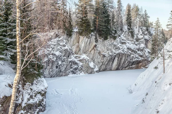 Pedreira de mármore Ruskeala, Carélia, Rússia — Fotografia de Stock