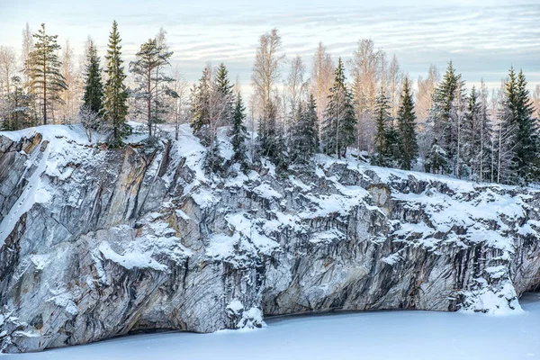 Pedreira de mármore Ruskeala, Carélia, Rússia — Fotografia de Stock