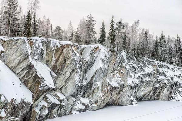 Pedreira de mármore Ruskeala, Carélia, Rússia — Fotografia de Stock