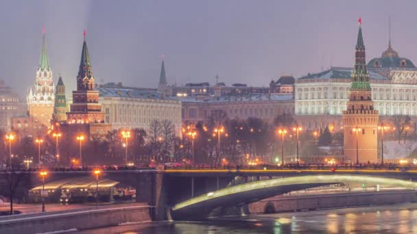 Rusia, Moscú, vista nocturna del río Moskva, el puente y el Kremlin — Vídeos de Stock