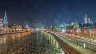 Moskova kremlin kış gece manzarası. Rusya