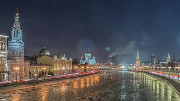 Weergave van het kremlin van Moskou in de winternacht. Rusland — Stockvideo