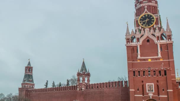 Moskevské kremelské hlavní hodiny s názvem Kuranti na Spasská věž. Rudé náměstí. — Stock video