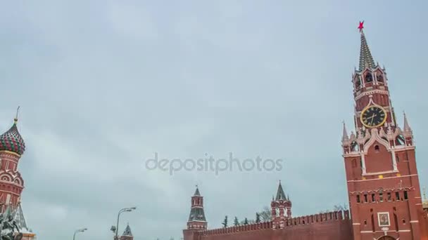 Московський кремль головного годинник названий Kuranti на Спаська башта. Червона площа. — стокове відео