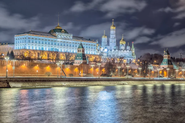 Oszałamiający wgląd nocy Kremla w zimie, Moskwa, Federacja Rosyjska — Zdjęcie stockowe