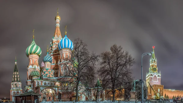 Rode plein, St.-Basiliuskathedraal. Moskou, Rusland — Stockfoto