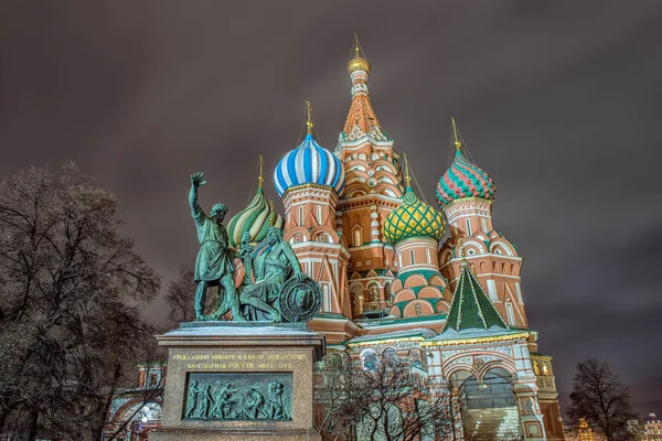 Rode plein, St.-Basiliuskathedraal. Moskou, Rusland — Stockfoto