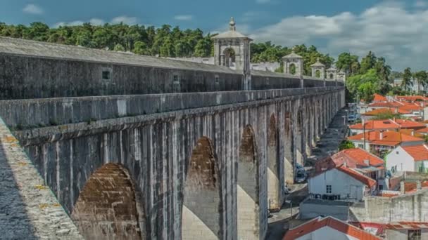 Исторический акведук в Лиссабоне, построенный в XVIII веке, Португалия — стоковое видео