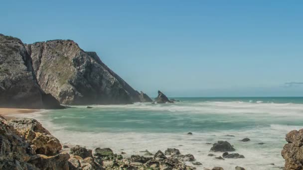 Costa atlântica (rochas de granito e falésias marinhas), Portugal . — Vídeo de Stock