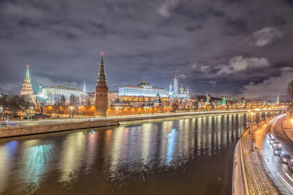 Superbe vue nocturne du Kremlin en hiver, Moscou, Russie — Photo