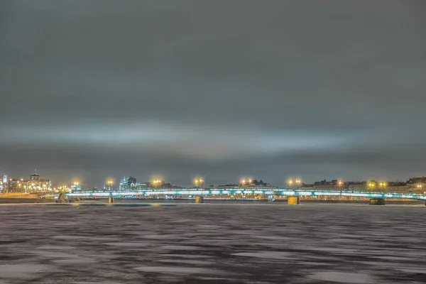 Beatiful view Rio Neva em São Petersburgo, Rússia — Fotografia de Stock