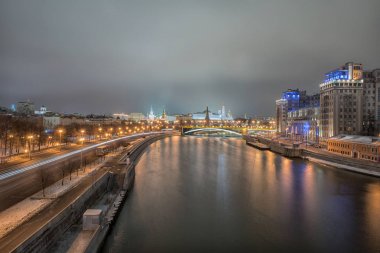Kremlin çarpıcı gece görünümü kışın, Moskova, Rusya Federasyonu