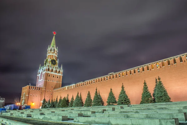 Główny zegar o nazwie Kuranti na wieży Spasskaya. Plac Czerwony. — Zdjęcie stockowe