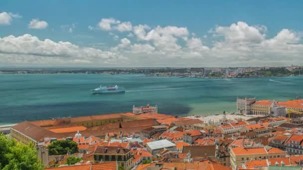 Lissabon Panorama. Lissabon är Portugals huvudstad. Det är kontinentala Europas västligaste huvudstad. Lissabon ligger på västra Iberiska halvön vid Atlanten och floden Tagus. — Stockvideo