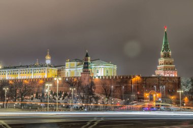 Moskova kremlin kış gece manzarası. Rusya