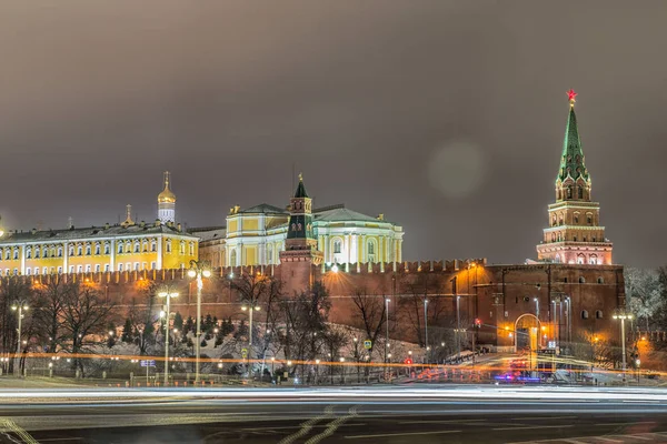 Moskova kremlin kış gece manzarası. Rusya — Stok fotoğraf