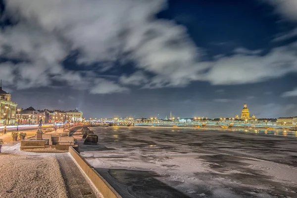 Splendida vista fiume Neva a San Pietroburgo, Russia — Foto Stock