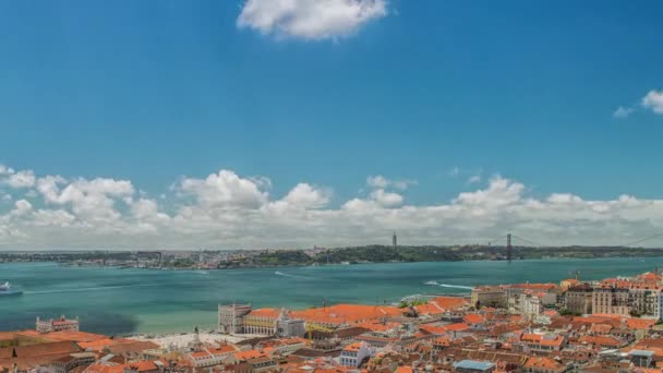 A Lisszabon belvárosában és a Tejo-folyóra panorámás kilátás — Stock videók