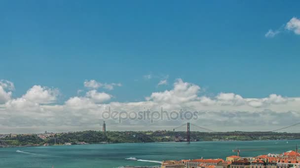 Vista panorámica de la ciudad de Lisboa y el río Tajo — Vídeos de Stock
