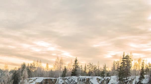 Kanyon de mármol en Ruskeala, Karelia en invierno, Rusia — Vídeo de stock