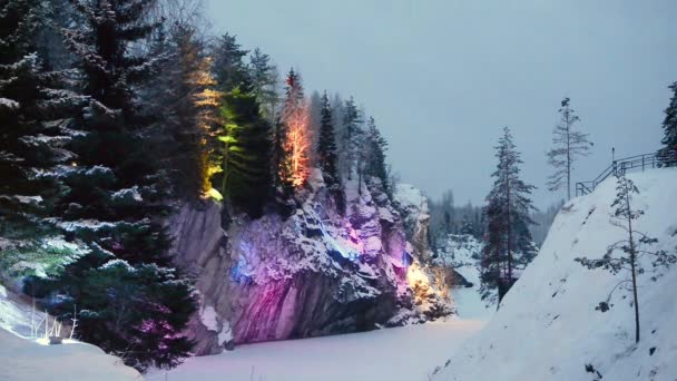 Mermer kanyon Ruskeala, Karelya kışın, Rusya Federasyonu — Stok video