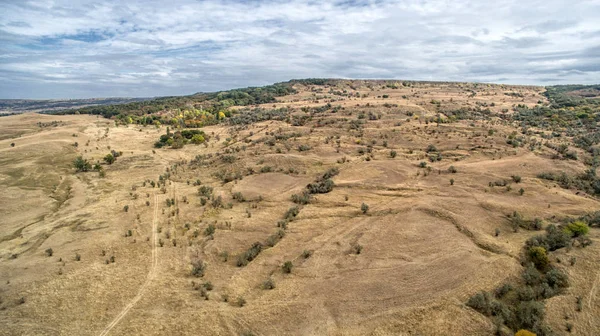 Regione di Stavropol. Russia. Paesaggio autunnale con colline caucasiche . — Foto Stock