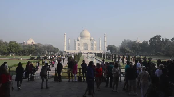 INDIA - FEBRUARY 2018: The view of Taj Mahal at sunrise, Agra. — Stock Video