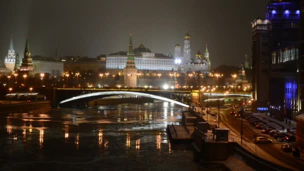 Vista noturna deslumbrante do Kremlin no inverno, Moscou, Rússia — Vídeo de Stock