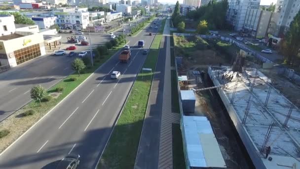 Centro da cidade, rua com carros. Rússia, Stavropol . — Vídeo de Stock