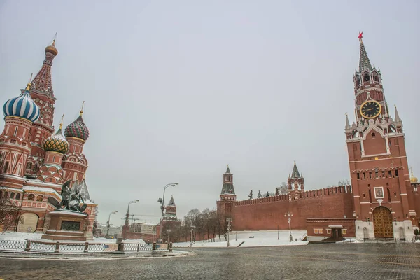 Moskva, Rusko, Rudé náměstí, pohled nachází — Stock fotografie