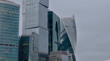 Moskova iş merkezinin yüksek binaları.
